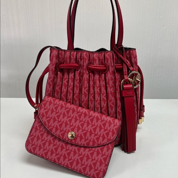 Red pleated bucket/tote bag - Picture 1 of 1